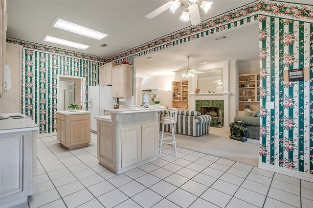 133 Sunny Meadows Drive, Burleson, TX 76028
