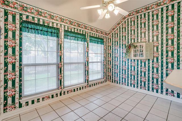 133 Sunny Meadows Drive, Burleson, TX 76028