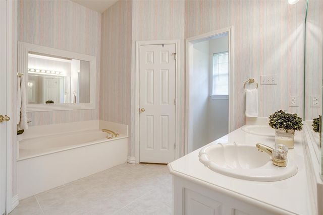 133 Sunny Meadows Drive, Burleson, TX 76028