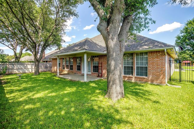 133 Sunny Meadows Drive, Burleson, TX 76028