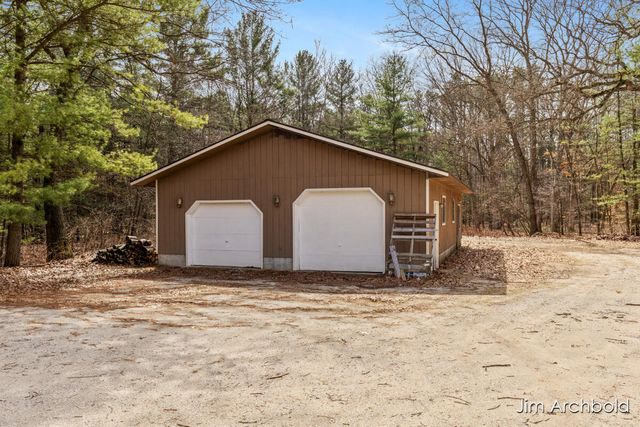 2447 Roberts Road, Muskegon, MI 49445
