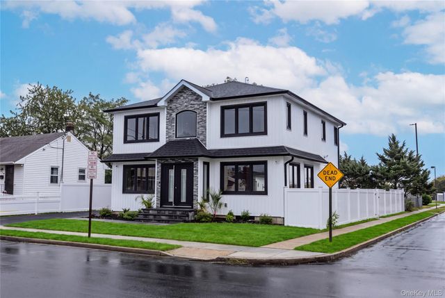 19 Nevada Street, Hicksville, NY 11801