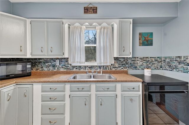 1195 Lebanon School Road, West Mifflin, PA 15122