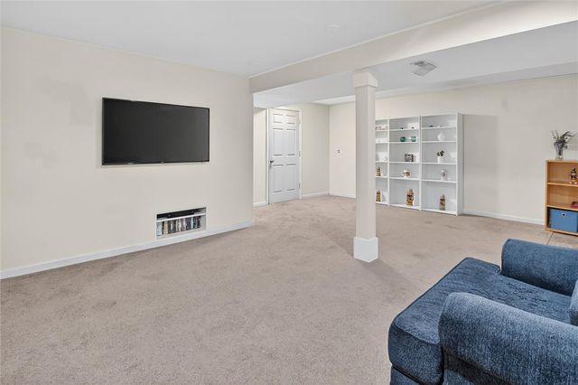 1195 Lebanon School Road, West Mifflin, PA 15122