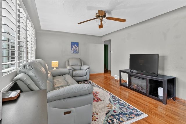 1195 Lebanon School Road, West Mifflin, PA 15122
