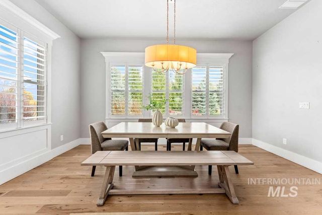 1102 N Lionbridge Ave, Eagle, ID 83616