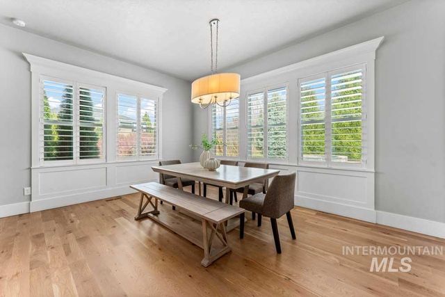 1102 N Lionbridge Ave, Eagle, ID 83616