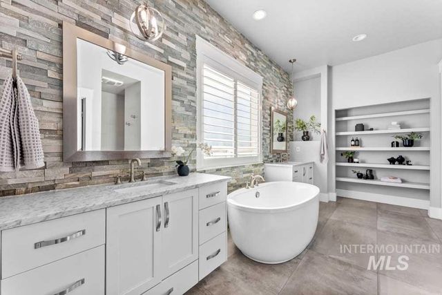 1102 N Lionbridge Ave, Eagle, ID 83616