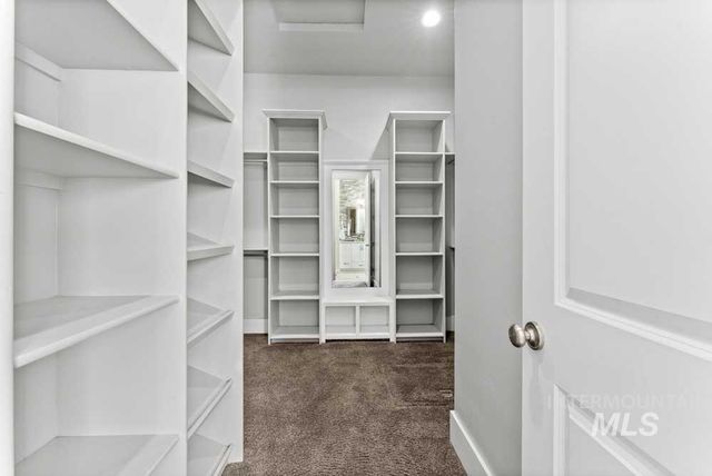 1102 N Lionbridge Ave, Eagle, ID 83616