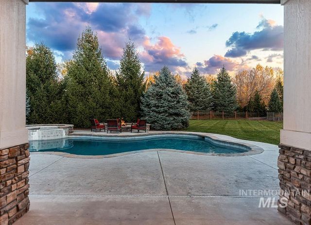 1102 N Lionbridge Ave, Eagle, ID 83616