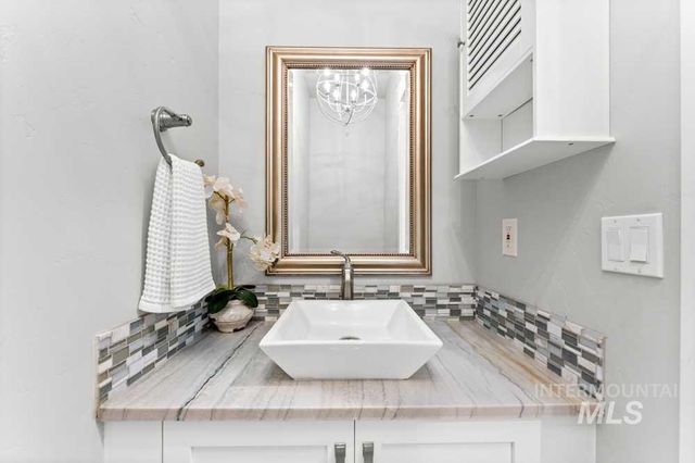 1102 N Lionbridge Ave, Eagle, ID 83616