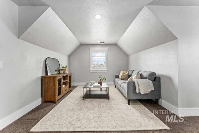 1102 N Lionbridge Ave, Eagle, ID 83616