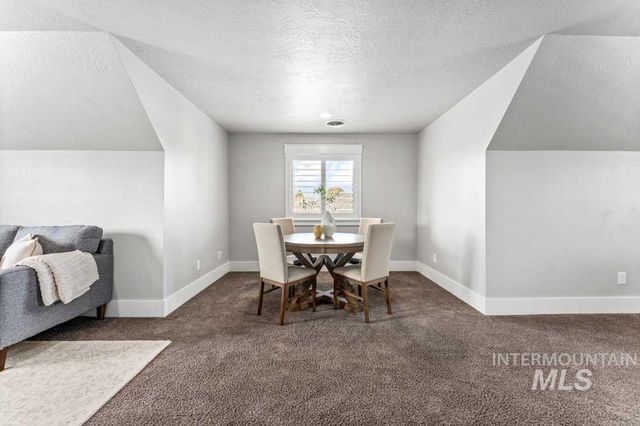 1102 N Lionbridge Ave, Eagle, ID 83616