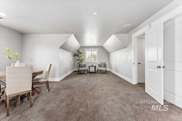 1102 N Lionbridge Ave, Eagle, ID 83616