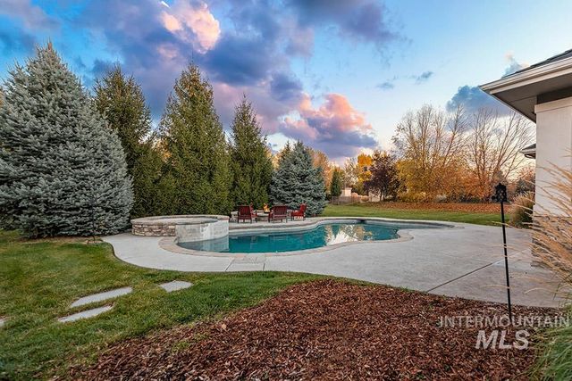 1102 N Lionbridge Ave, Eagle, ID 83616