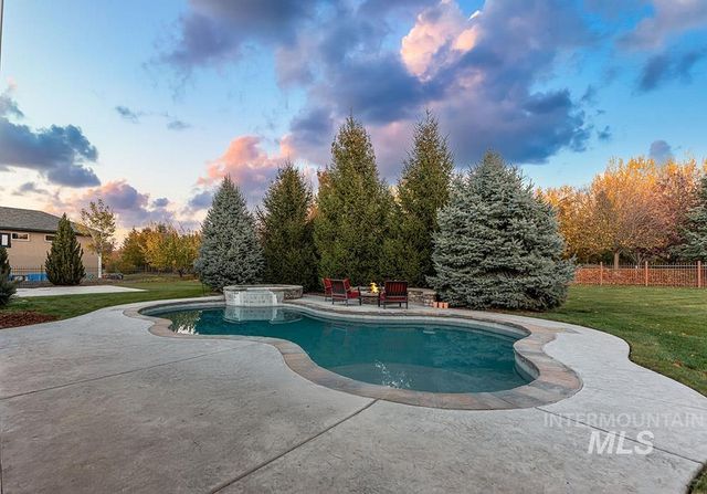 1102 N Lionbridge Ave, Eagle, ID 83616