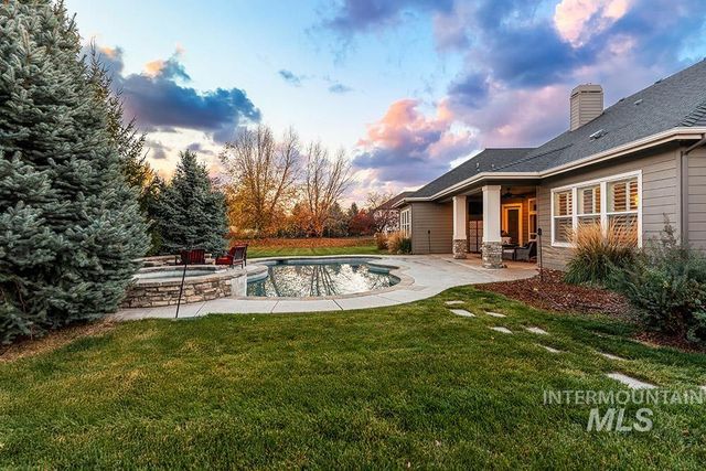 1102 N Lionbridge Ave, Eagle, ID 83616