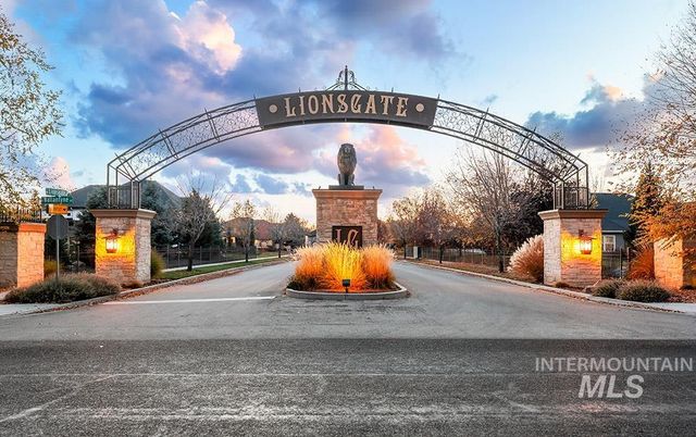 1102 N Lionbridge Ave, Eagle, ID 83616