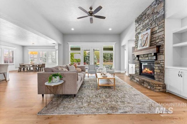 1102 N Lionbridge Ave, Eagle, ID 83616