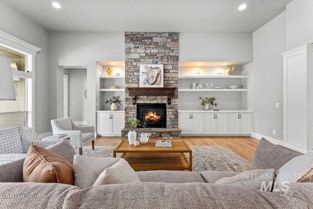 1102 N Lionbridge Ave, Eagle, ID 83616