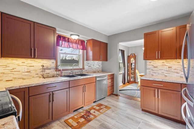1105 DEVONSHIRE DRIVE, Oshkosh, WI 54902