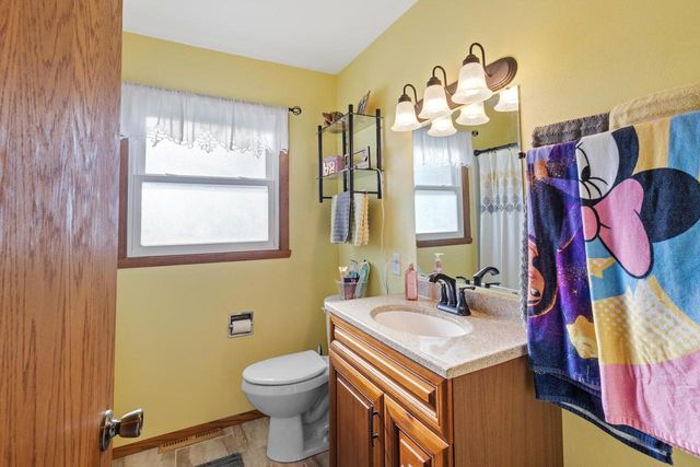 1105 DEVONSHIRE DRIVE, Oshkosh, WI 54902