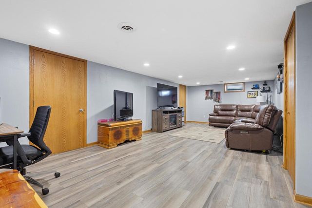 1105 DEVONSHIRE DRIVE, Oshkosh, WI 54902