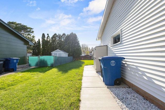 1105 DEVONSHIRE DRIVE, Oshkosh, WI 54902
