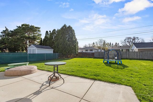 1105 DEVONSHIRE DRIVE, Oshkosh, WI 54902