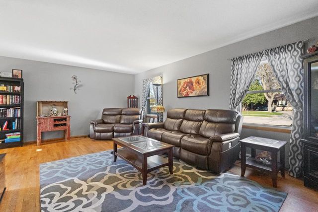 1105 DEVONSHIRE DRIVE, Oshkosh, WI 54902