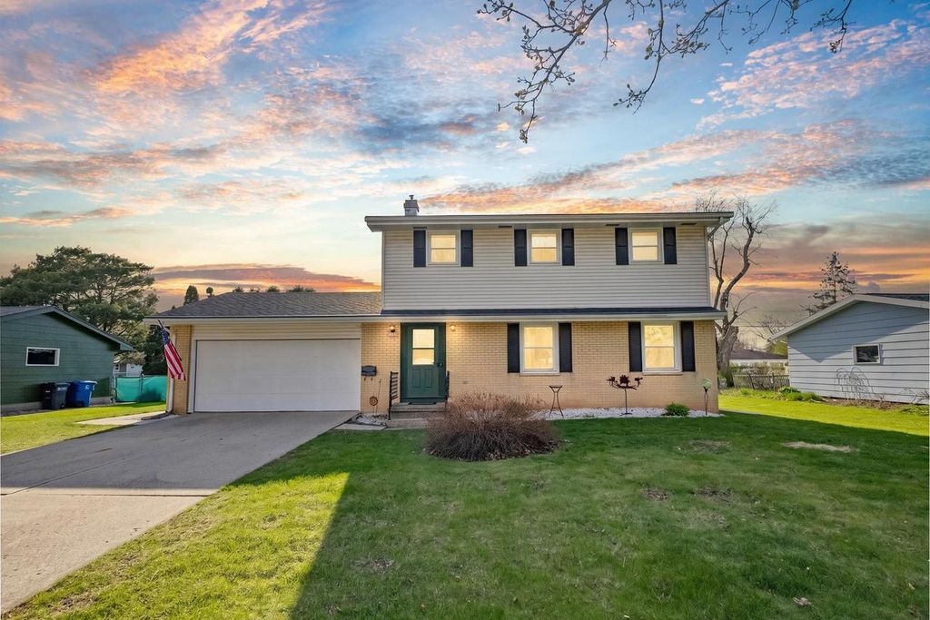 1105 DEVONSHIRE DRIVE, Oshkosh, WI 54902