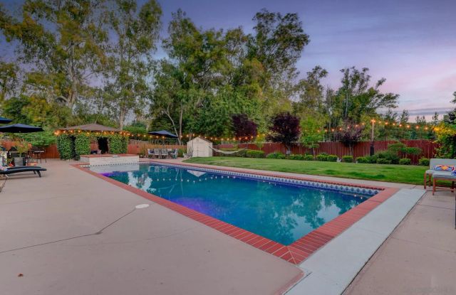 13555 Sagewood Dr, Poway, CA 92064