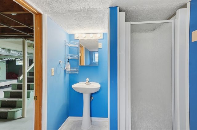 36 Glenn Road, Lowell, MA 01852