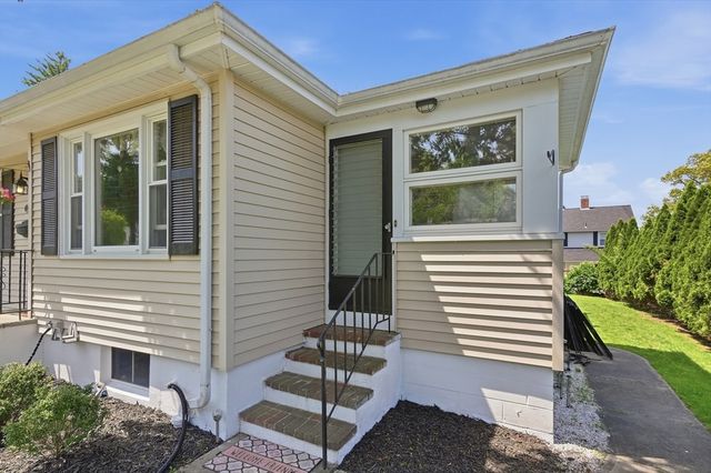 36 Glenn Road, Lowell, MA 01852