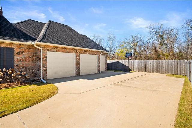 152 PECAN BAYOU Drive, Alexandria, LA 71303