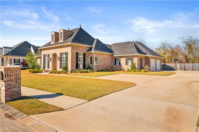 152 PECAN BAYOU Drive, Alexandria, LA 71303