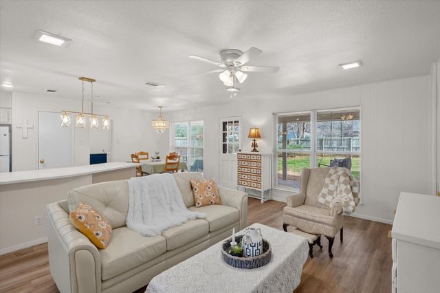 2125 Valleydale Drive, Arlington, TX 76013