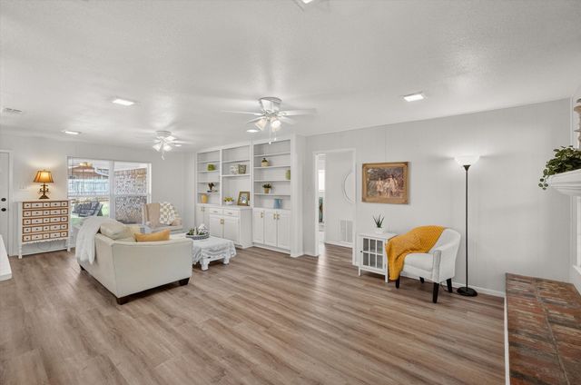 2125 Valleydale Drive, Arlington, TX 76013