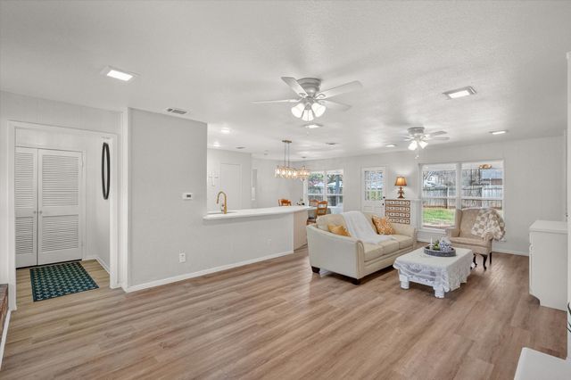 2125 Valleydale Drive, Arlington, TX 76013