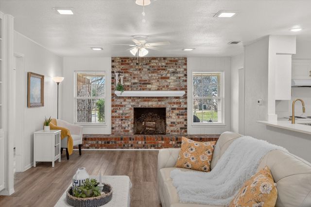 2125 Valleydale Drive, Arlington, TX 76013