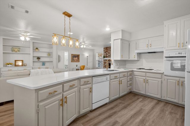 2125 Valleydale Drive, Arlington, TX 76013