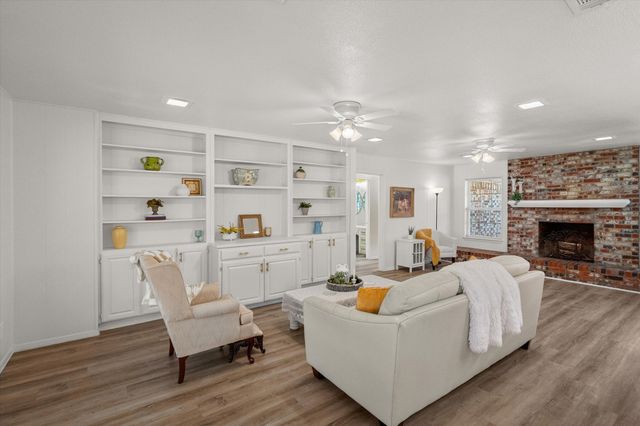 2125 Valleydale Drive, Arlington, TX 76013