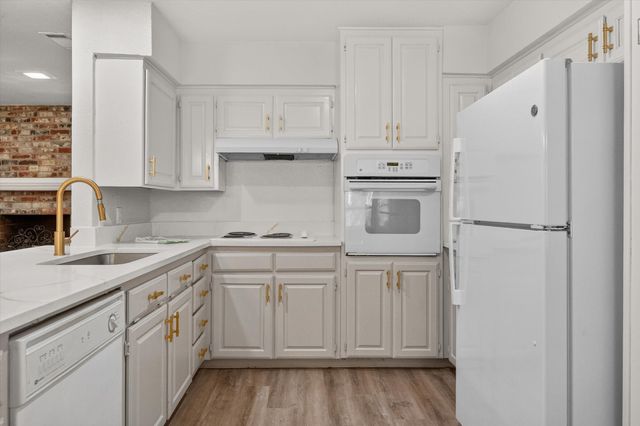 2125 Valleydale Drive, Arlington, TX 76013