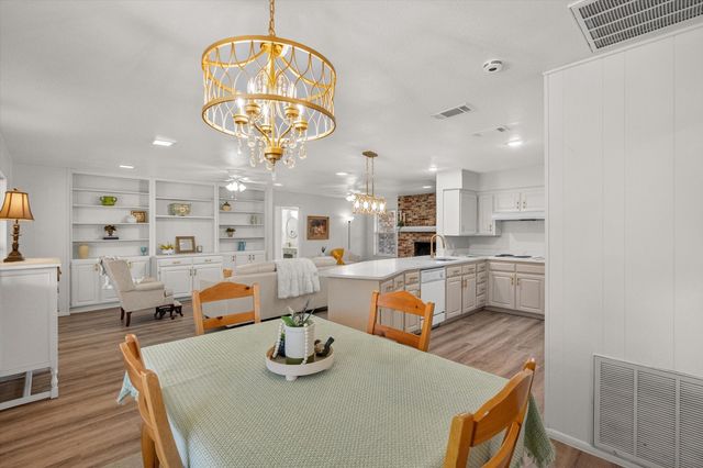 2125 Valleydale Drive, Arlington, TX 76013