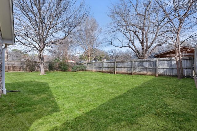 2125 Valleydale Drive, Arlington, TX 76013