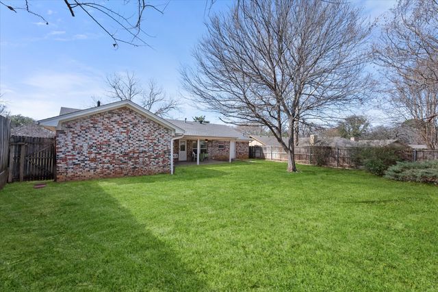 2125 Valleydale Drive, Arlington, TX 76013