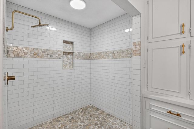 2125 Valleydale Drive, Arlington, TX 76013