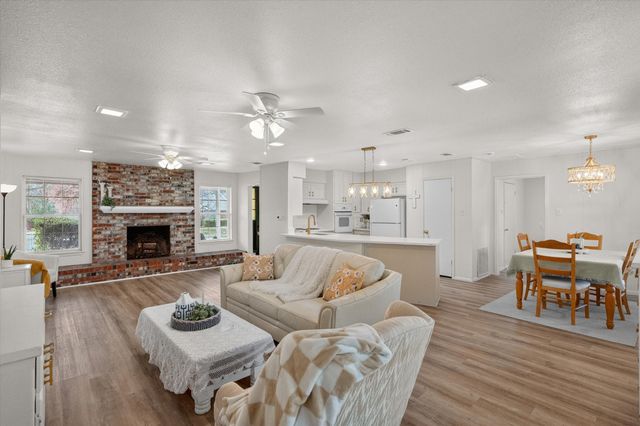 2125 Valleydale Drive, Arlington, TX 76013