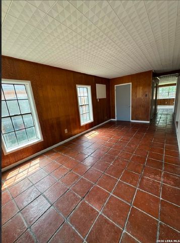 755 LINDA LOU DR, San Antonio, TX 78223