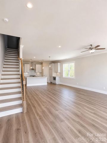 4630 Dogwood Place, Charlotte, NC 28212